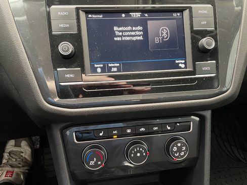 Used 2022 Volkswagen Tiguan S image 32