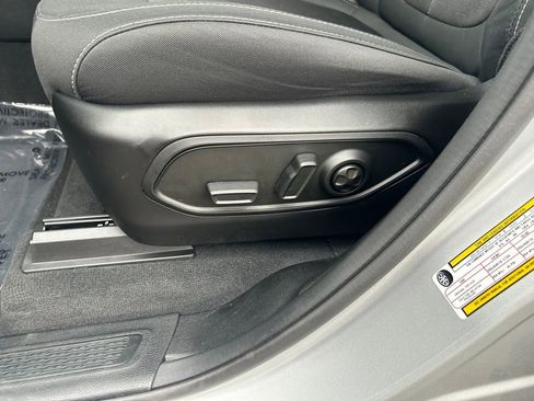 Used 2024 Jeep Grand Cherokee Laredo X image 21