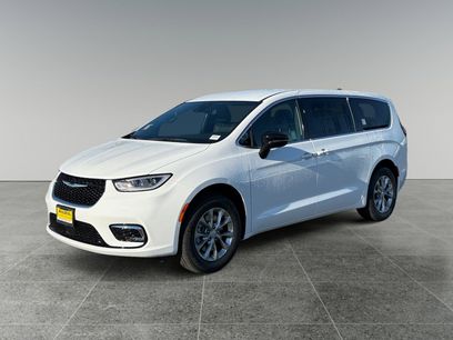 New 2026 Chrysler Pacifica Select
