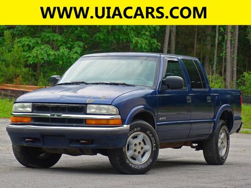 Used 2001 Chevrolet S10 Pickup LS AWD/4WD image 1