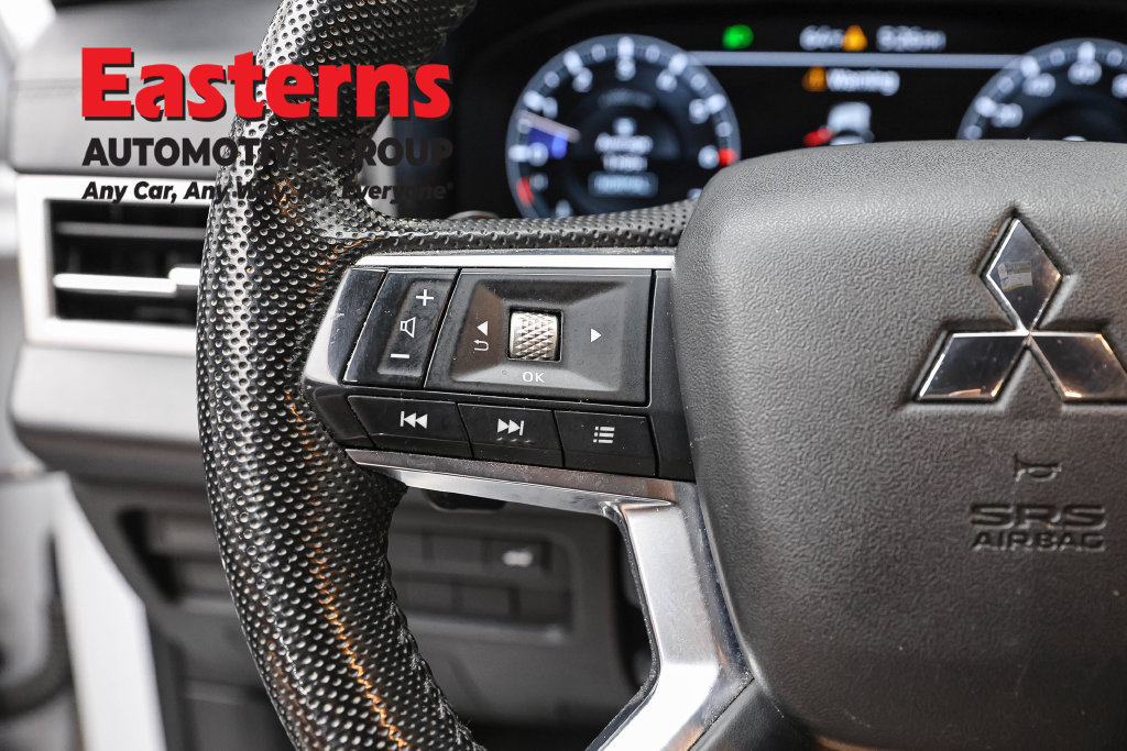 Used 2023 Mitsubishi Outlander SE Black Edition AWD/4WD image 16
