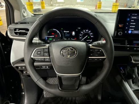 Used 2025 Toyota Sienna XLE w/ XLE Plus Package AWD/4WD image 19