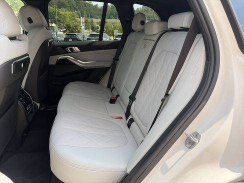 Used 2024 BMW X5 xDrive40i w/ Premium Package AWD/4WD image 32