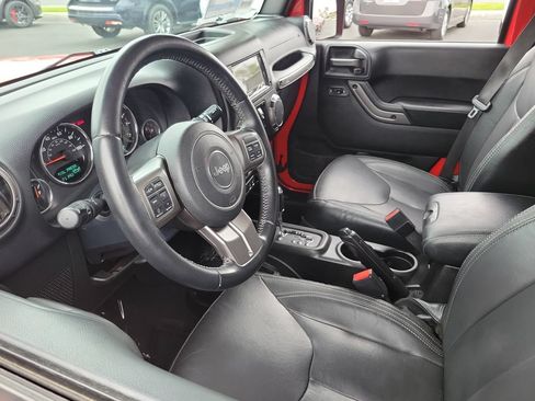 Used 2018 Jeep Wrangler Unlimited Sahara AWD/4WD image 3