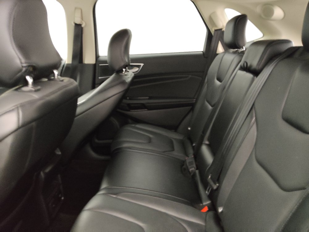 Used 2018 Ford Edge Titanium w/ Technology Package FWD image 18