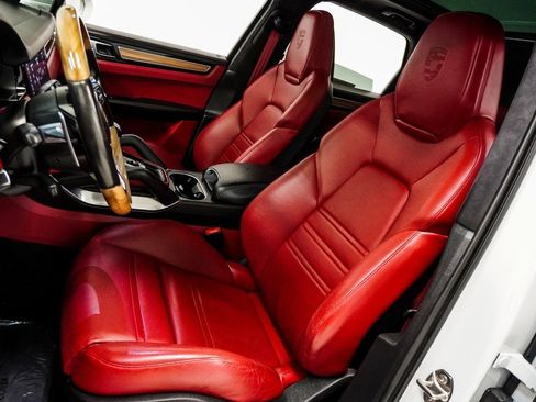 Used 2021 Porsche Cayenne Turbo image 19