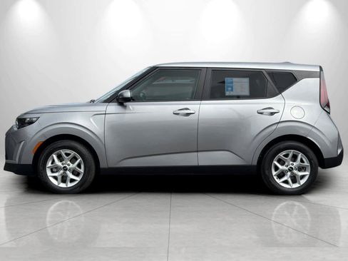 Used 2024 Kia Soul LX w/ Option Group 015 FWD image 5