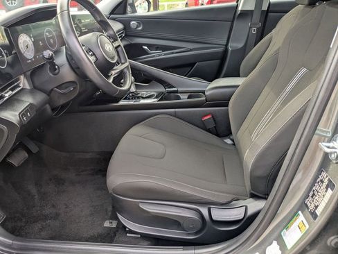 Used 2025 Hyundai Elantra SEL FWD image 11