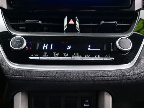 Used 2024 Toyota Corolla Cross LE image 19