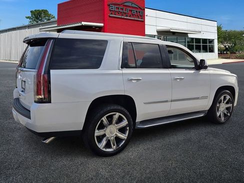 Used 2016 Cadillac Escalade Luxury image 5