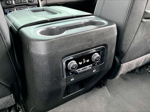 Used 2024 Chevrolet Suburban Premier AWD/4WD image 10
