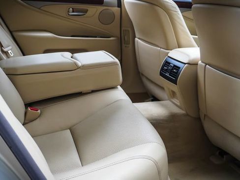 Used 2017 Lexus LS 460 w/ Comfort Package RWD image 23