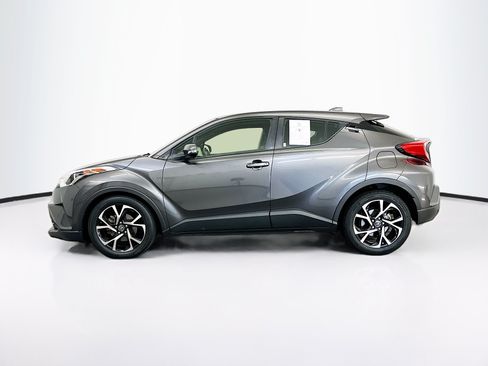 Used 2019 Toyota C-HR XLE FWD image 4