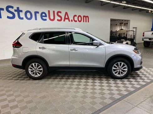 Used 2018 Nissan Rogue SV image 12