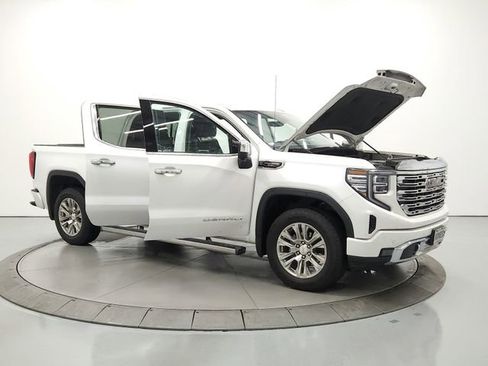 Used 2023 GMC Sierra 1500 Denali w/ Technology Package AWD/4WD image 9