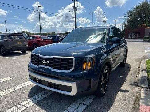 Used 2025 Kia Telluride S AWD/4WD image 4