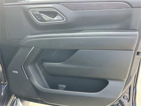 Used 2024 Chevrolet Suburban LT image 24