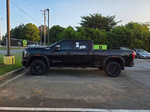 Used 2024 GMC Sierra 2500 AT4 w/ AT4 Premium Plus Package AWD/4WD image 4