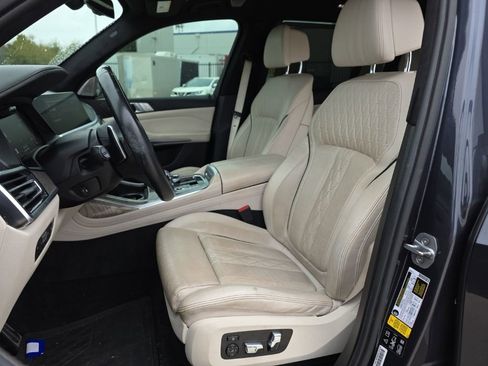 Used 2019 BMW X7 xDrive50i w/ Dynamic Handling Package image 12