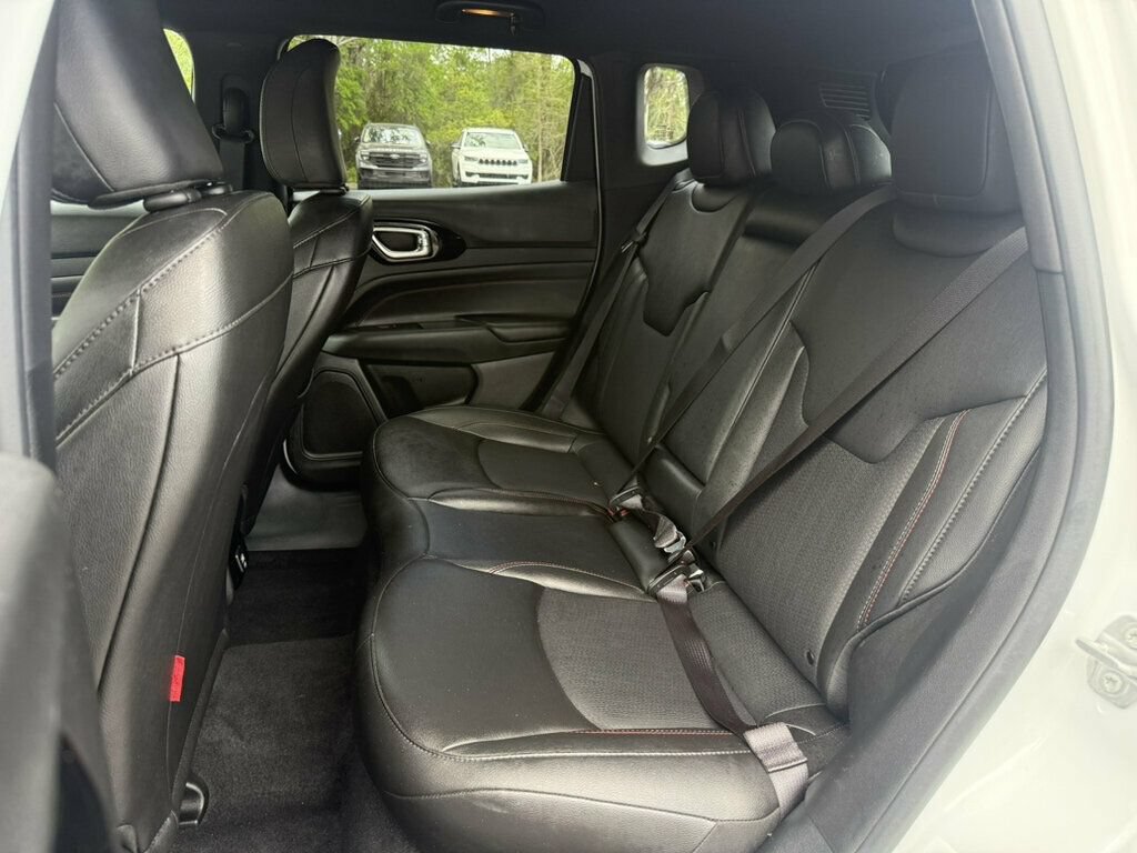 Used 2025 Jeep Compass Trailhawk AWD/4WD image 7