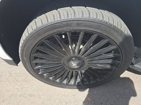 Used 2021 GMC Yukon SLT w/ SLT Premium Package image 7