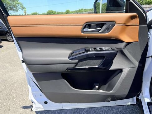 New 2026 Nissan Pathfinder Platinum AWD/4WD image 14