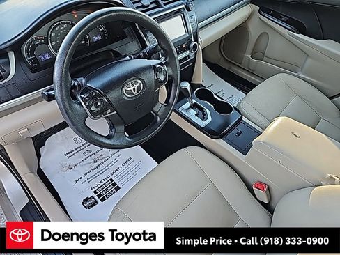 Used 2014 Toyota Camry LE image 11