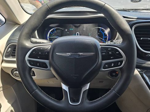 Used 2023 Chrysler Pacifica Touring-L FWD image 32