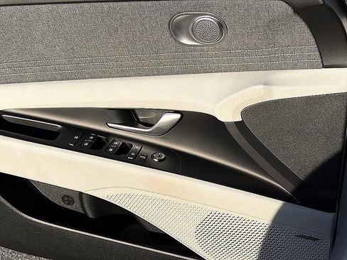 Certified 2025 Hyundai Elantra Limited image 17