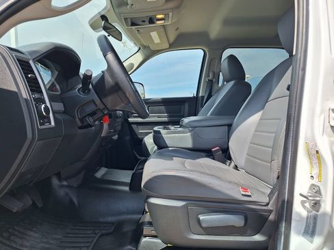 Used 2017 RAM 2500 Tradesman w/ Chrome Appearance Group RWD image 11