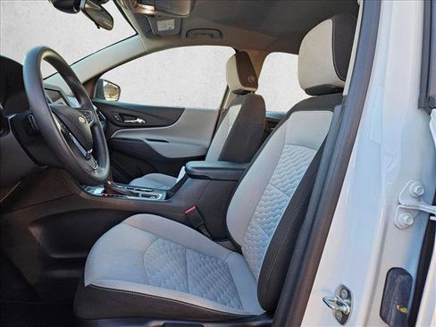 Used 2021 Chevrolet Equinox LS image 17