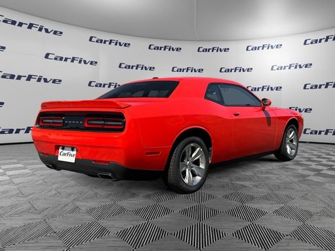 Used 2022 Dodge Challenger SXT RWD image 6