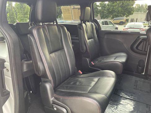 Used 2019 Dodge Grand Caravan GT FWD image 4
