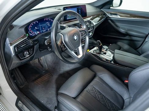 Used 2023 BMW 530i xDrive w/ Convenience Package image 10