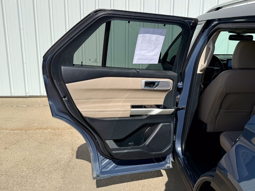 Used 2021 Ford Explorer Limited w/ Equipment Group 301A AWD/4WD image 16