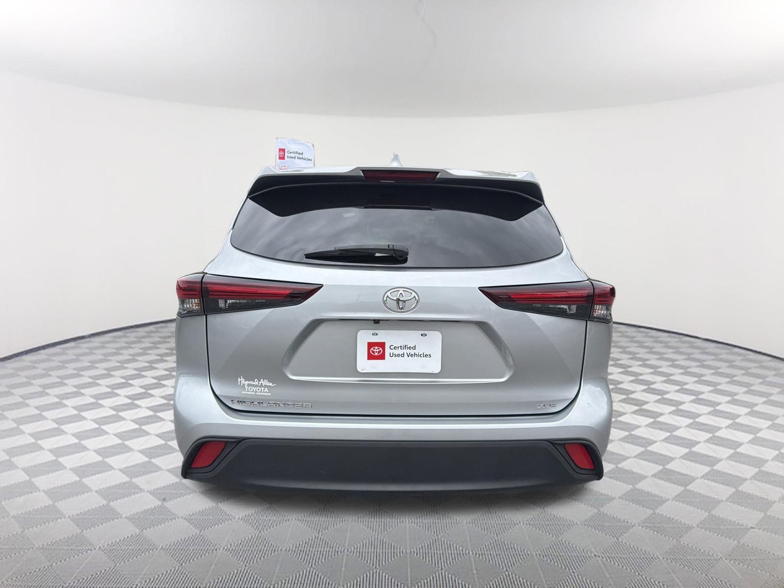 Certified 2025 Toyota Highlander XLE FWD image 15
