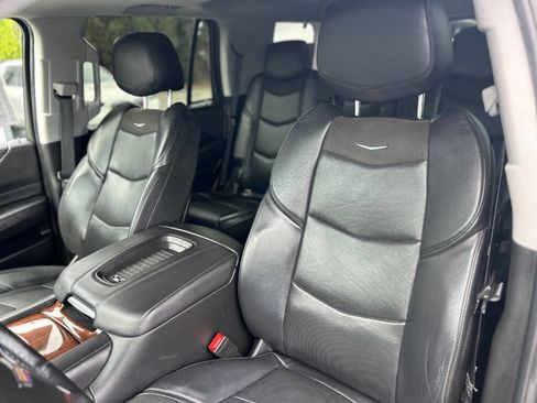 Used 2019 Cadillac Escalade Premium Luxury image 16