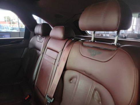 Used 2020 Bentley Bentayga image 17