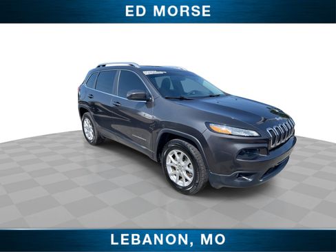 Used 2017 Jeep Cherokee Latitude w/ Cold Weather Group AWD/4WD image 2