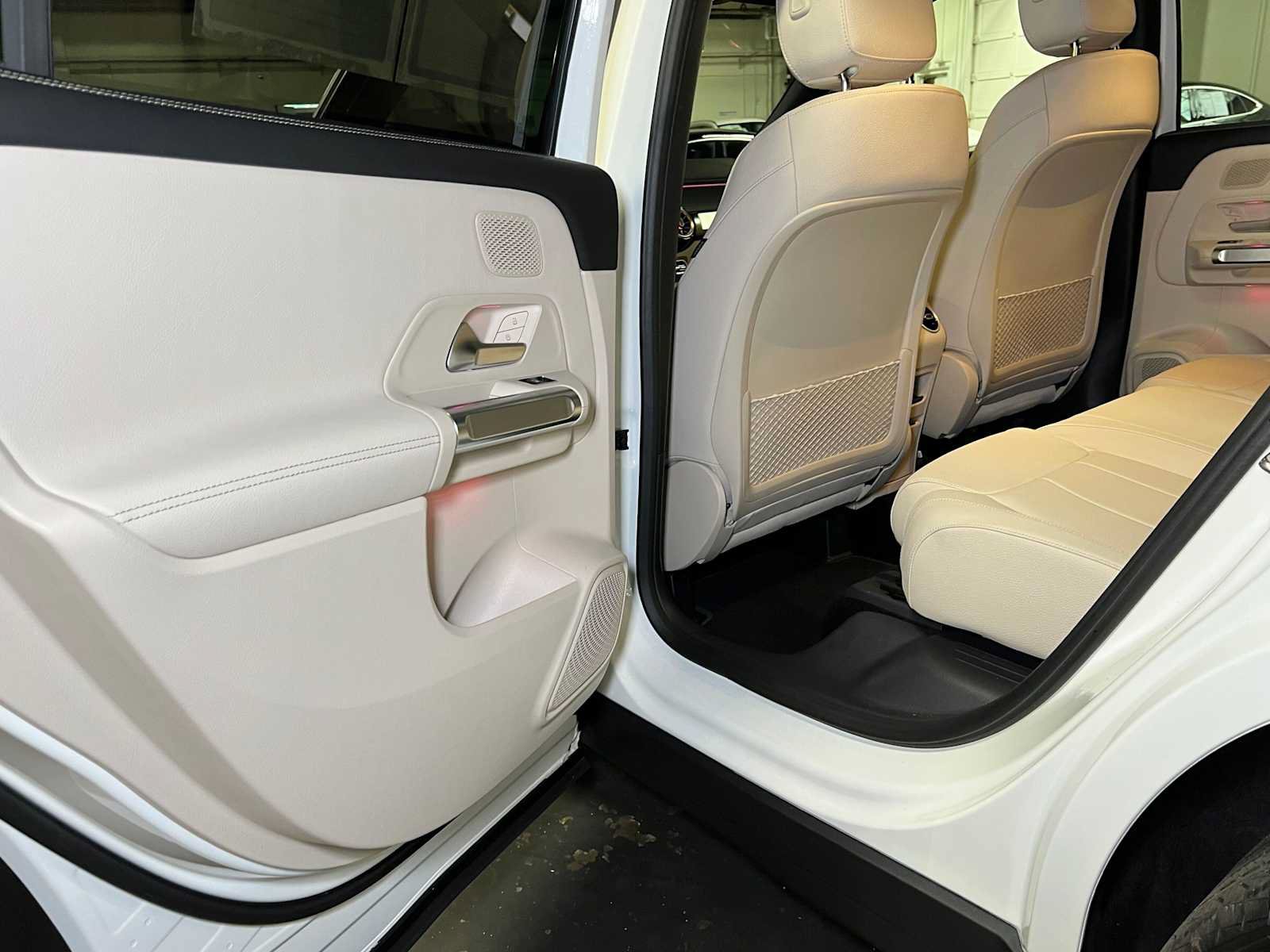 Certified 2026 Mercedes-Benz GLB 250 4MATIC image 18