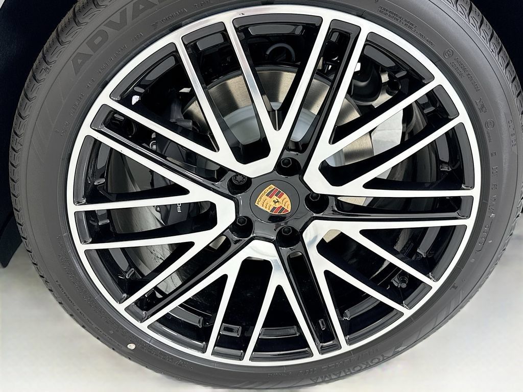 Used 2026 Porsche Cayenne AWD/4WD image 31