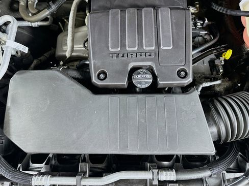 Used 2023 Chevrolet Silverado 1500 LT image 32