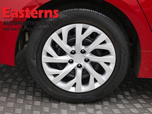 Used 2020 Toyota Corolla LE FWD image 29
