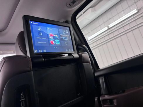 Used 2017 Chrysler Pacifica Limited w/ UConnect Theater Package FWD image 33