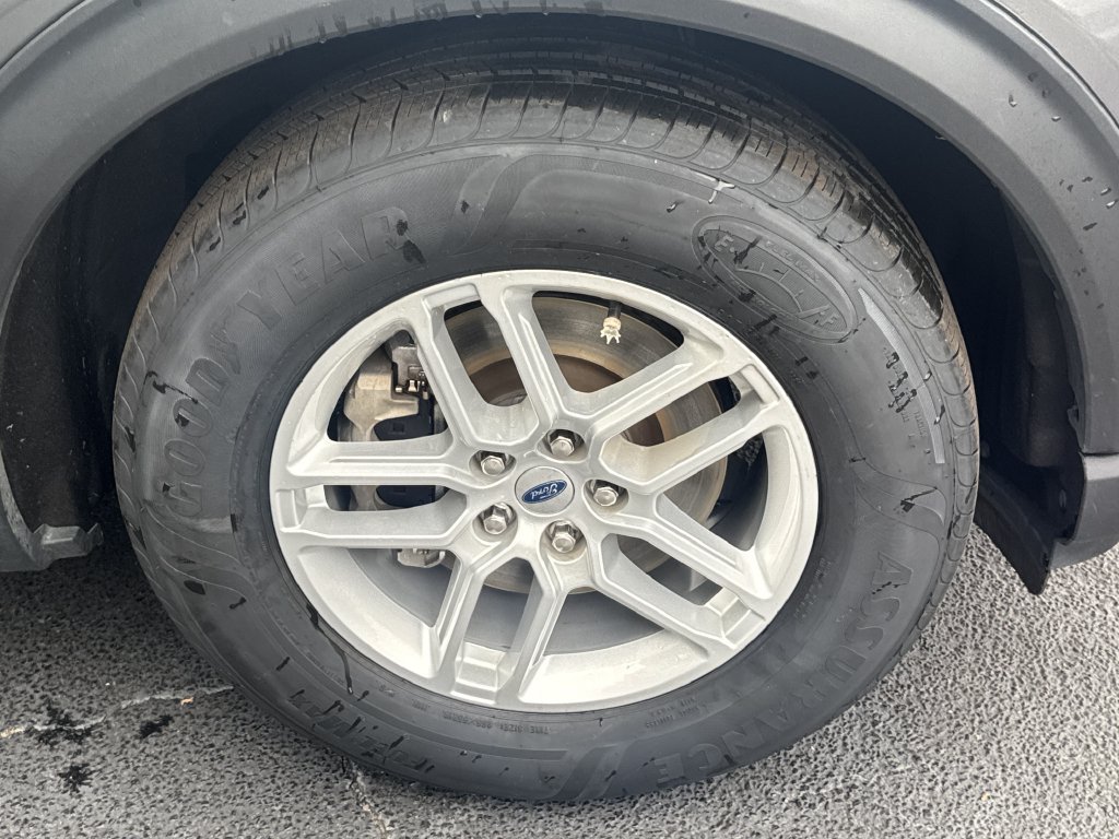 Used 2025 Ford Explorer Active RWD image 12