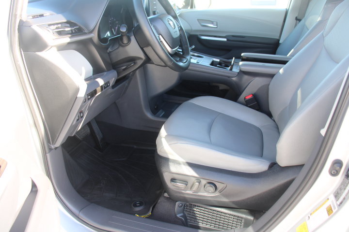Used 2022 Toyota Sienna XLE FWD image 11