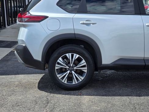 Used 2023 Nissan Rogue SV image 10