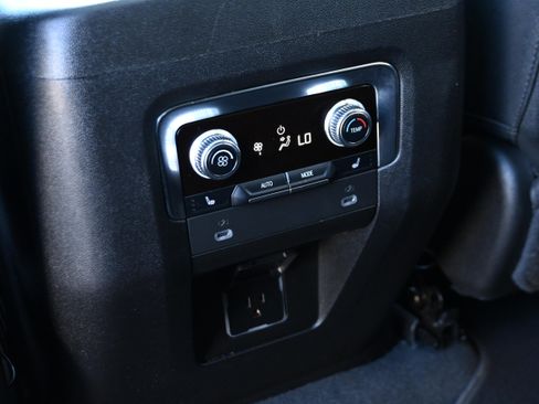 Used 2022 GMC Yukon XL AT4 image 27