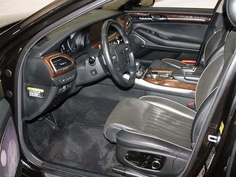 Used 2019 Genesis G90 3.3T Premium image 5