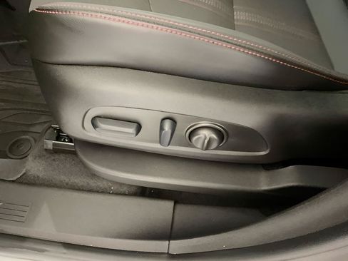 Used 2024 Chevrolet Equinox RS AWD/4WD image 25